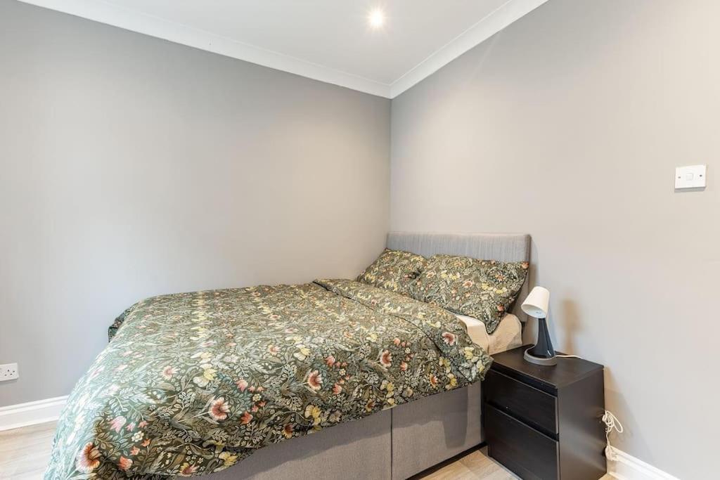 Appartamento Cozy 3-bedroom Flat In Willesden *
