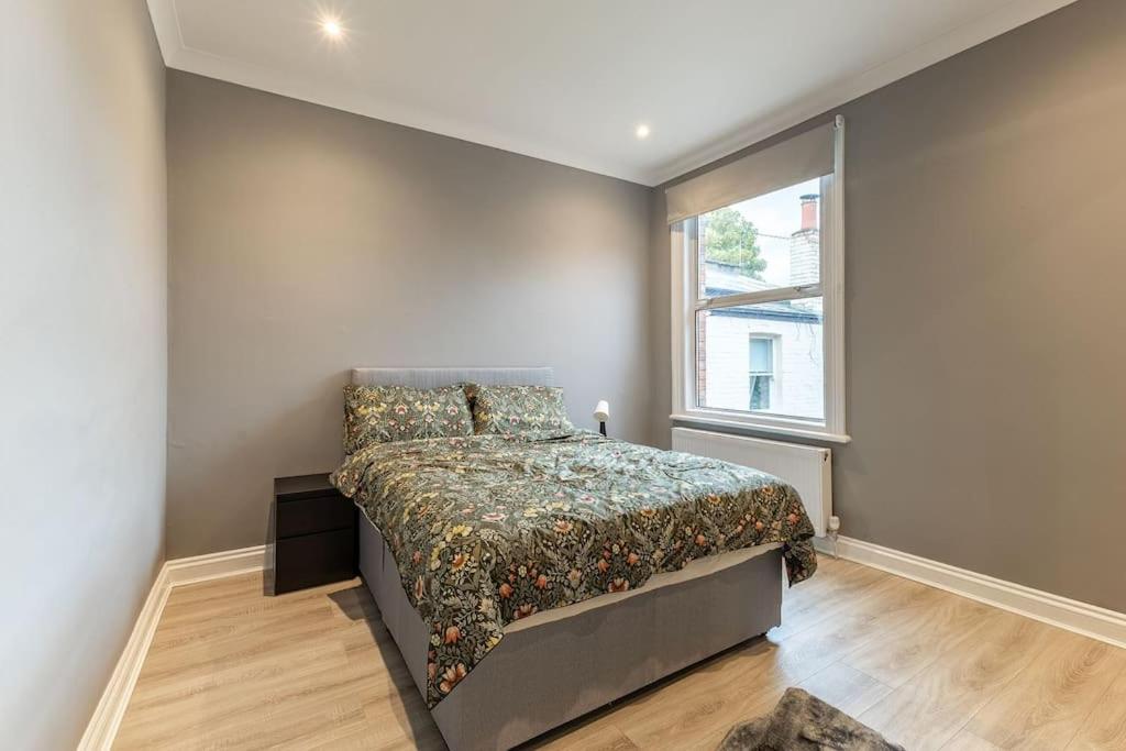 Cozy 3-bedroom Flat In Willesden Appartamento