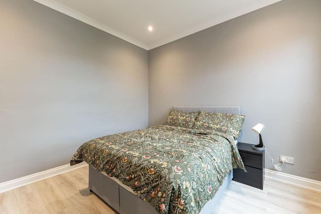 Cozy 3-bedroom Flat In Willesden Appartamento