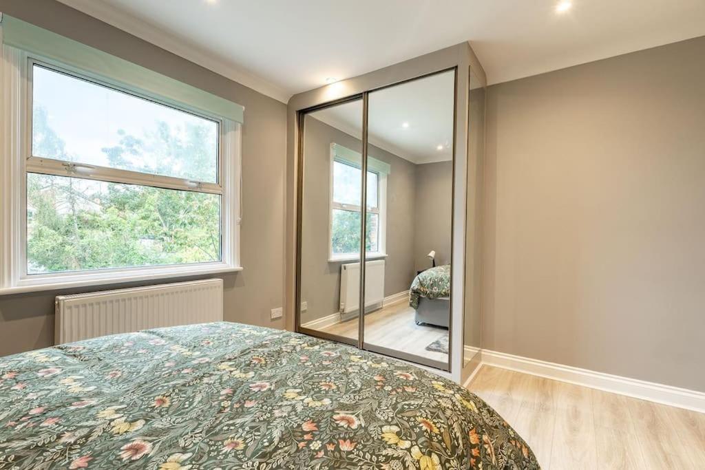 Appartamento Cozy 3-bedroom Flat In Willesden Londra