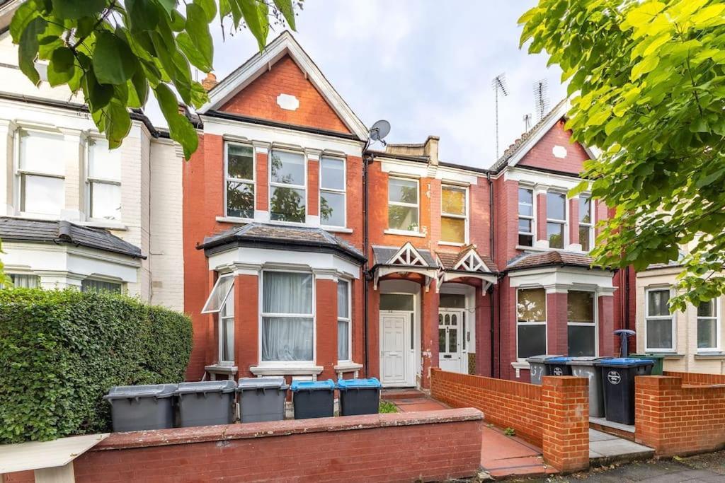 Cozy 3-bedroom Flat In Willesden * Londra